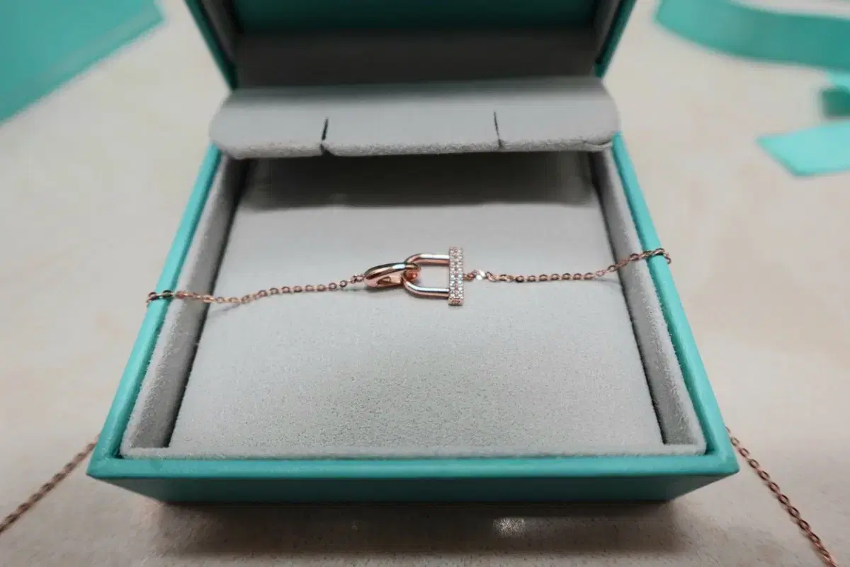 Stonehenge 14K U Lock Necklace