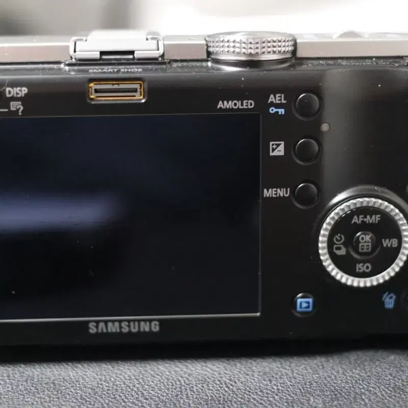 삼성 NX100 미러리스 카메라, 번들렌즈 포함