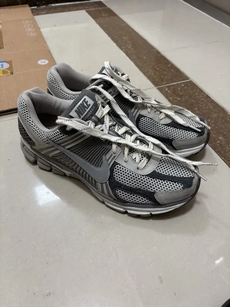 나이키 줌보메로 아이언오어 275