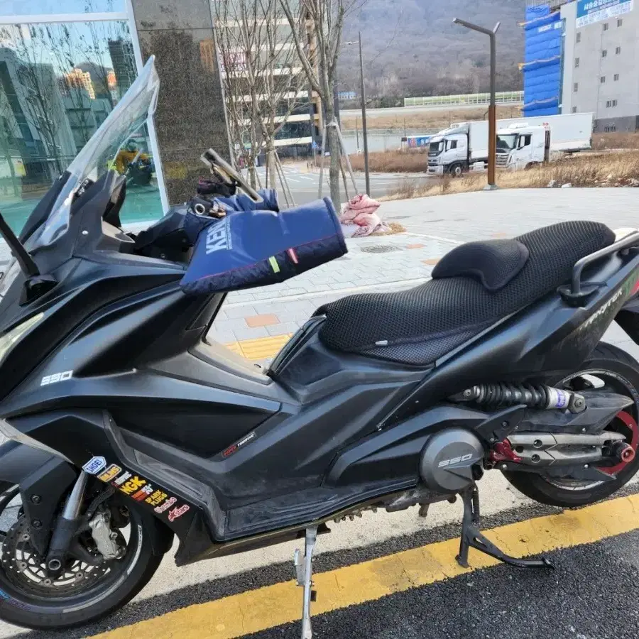 킴코 ak550i 18년식