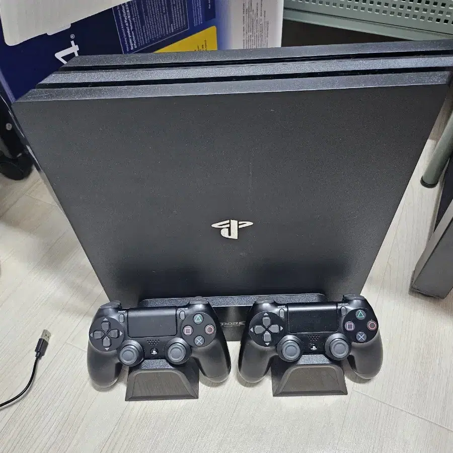 PS4 PRO 7218B 플스4 프로 판매합니다.