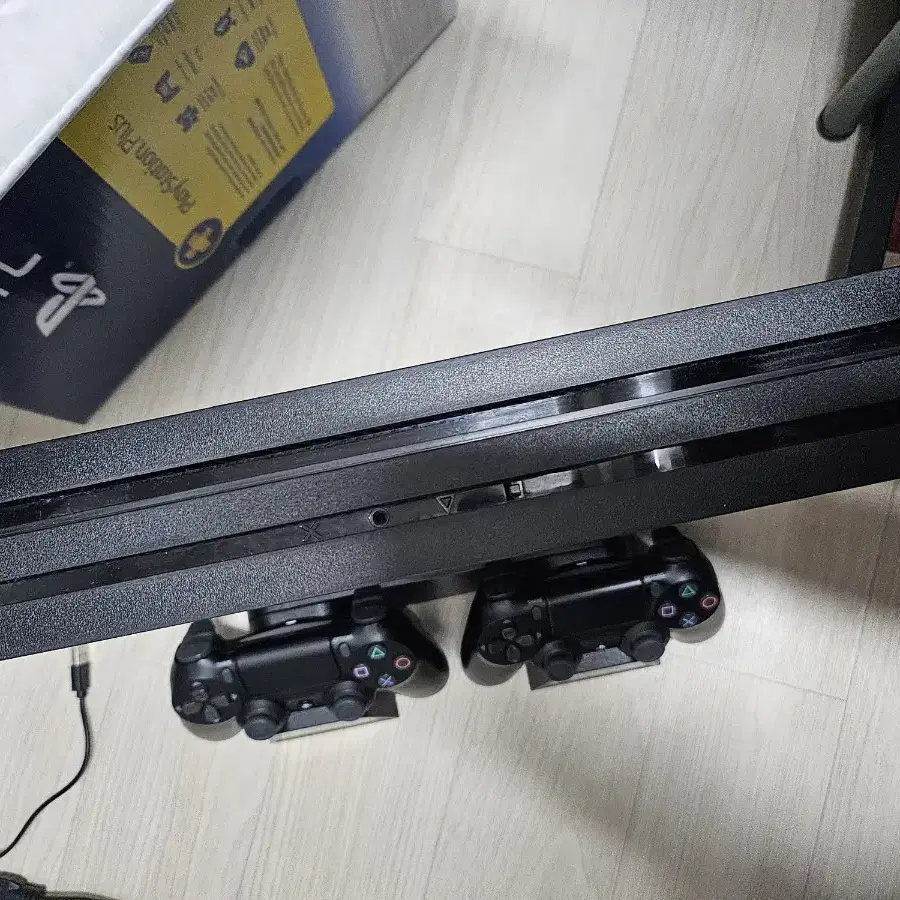 PS4 PRO 7218B 플스4 프로 판매합니다.