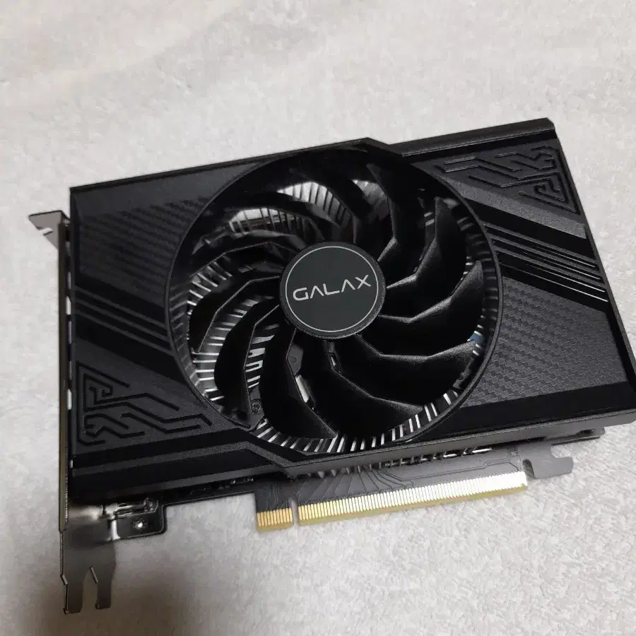 rtx 갤럭시 4060 8gb 1팬 팝니다