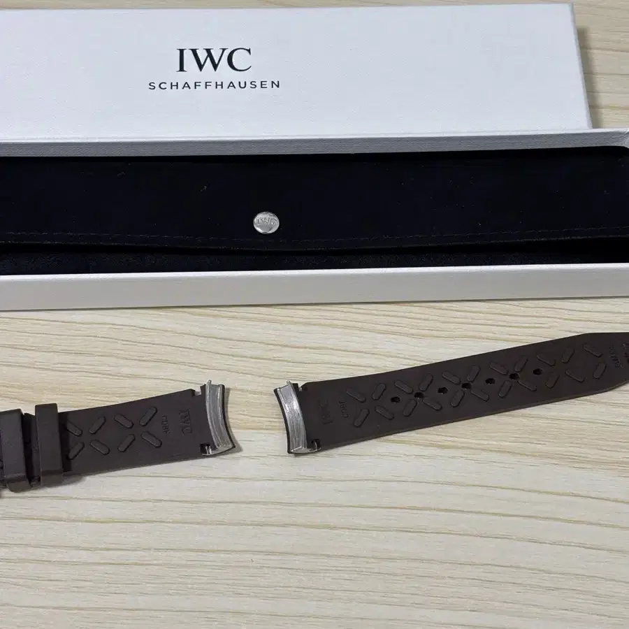 IWC 가죽스트랩+러버스트랩 정품 디버클 포함 일괄 판매