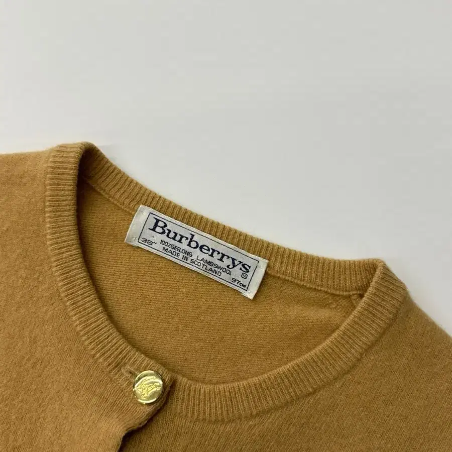 Burberry 버버리 베이지 금장 버튼 가디건