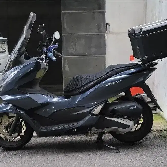 Pcx125 23년식 2만키로 판매합니다.