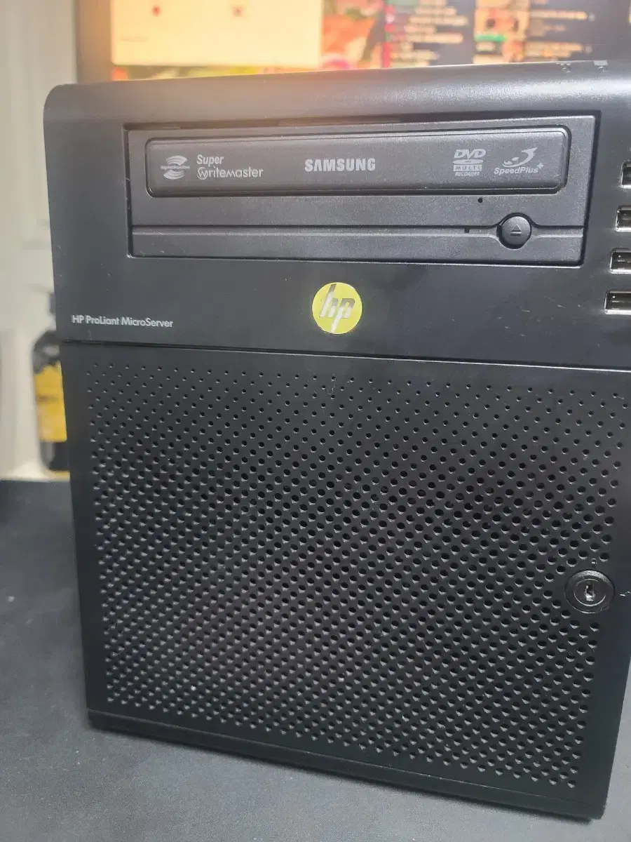 HP N54L Microserver