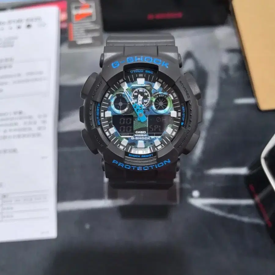 진품 카시오(CASIO) G-SHOCK 검정과 파랑 컬러 배색 시계