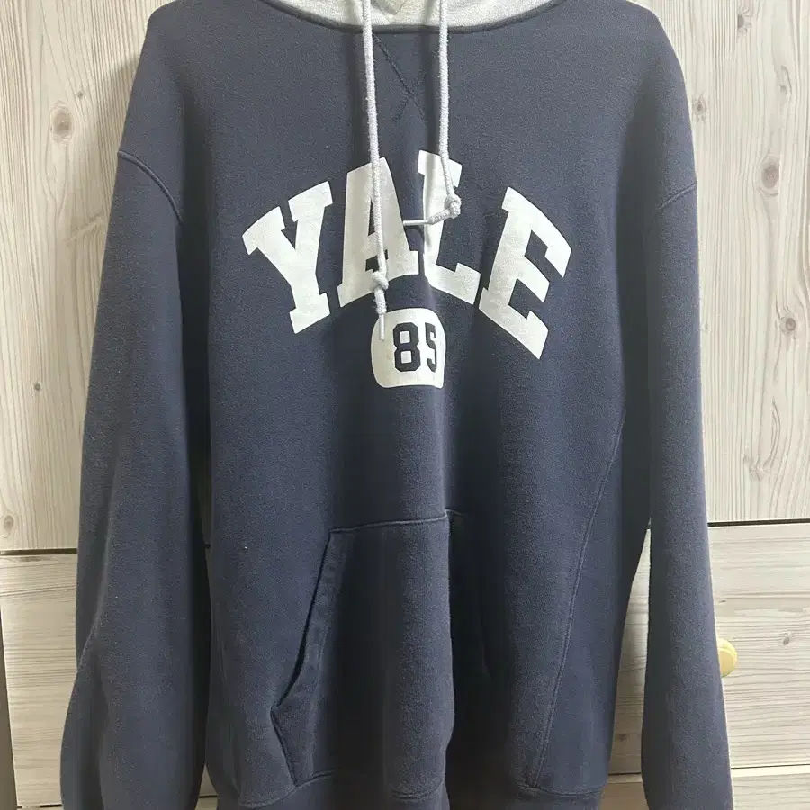 Yale 후드티