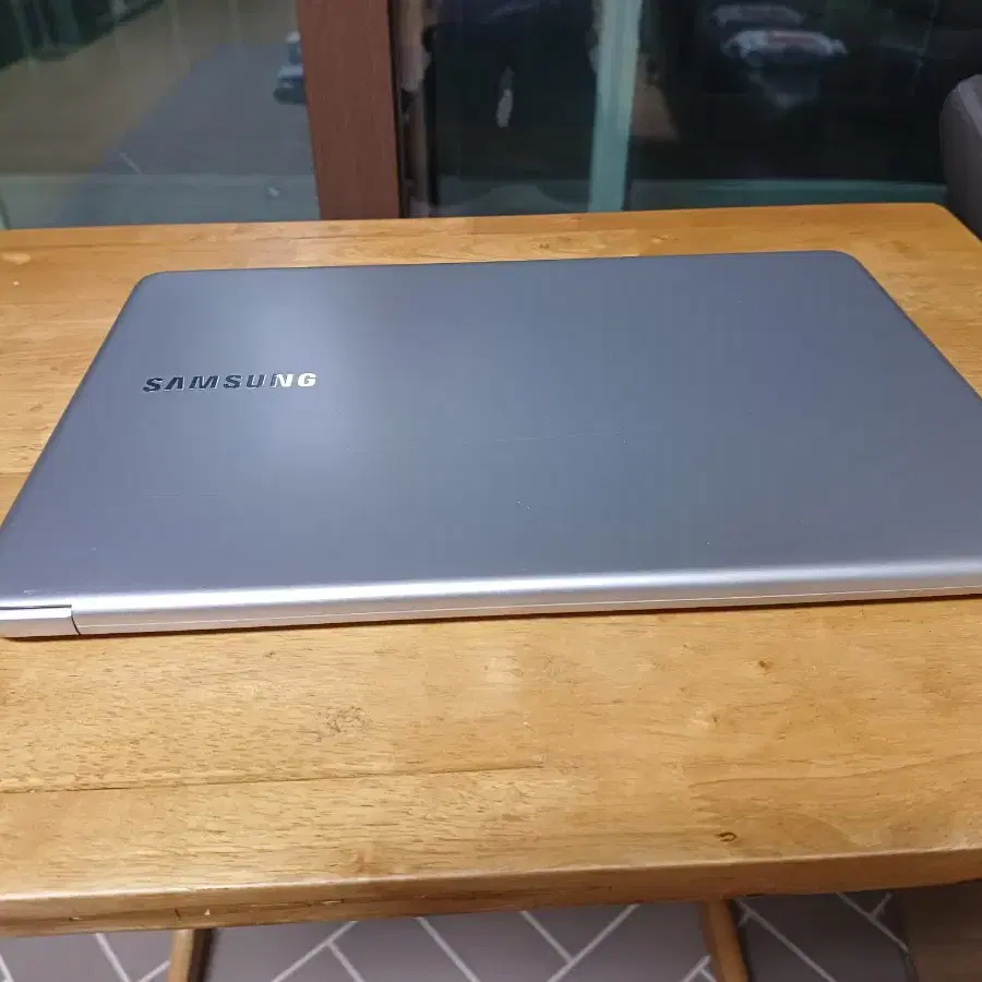 삼성 노트북 i7-7500 15.6인치 가볍고 깔끔한 노트북 입니다.