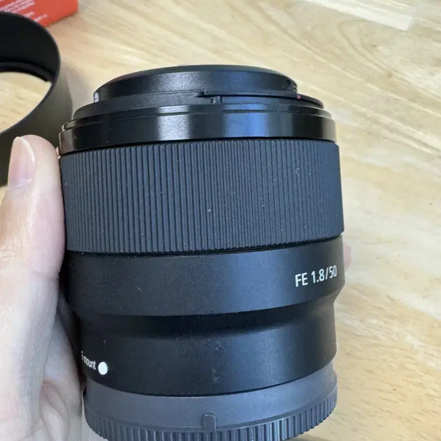 85mm 1.8팝니다! 24년 5월생산 된거에요~ 깨끗함니다!