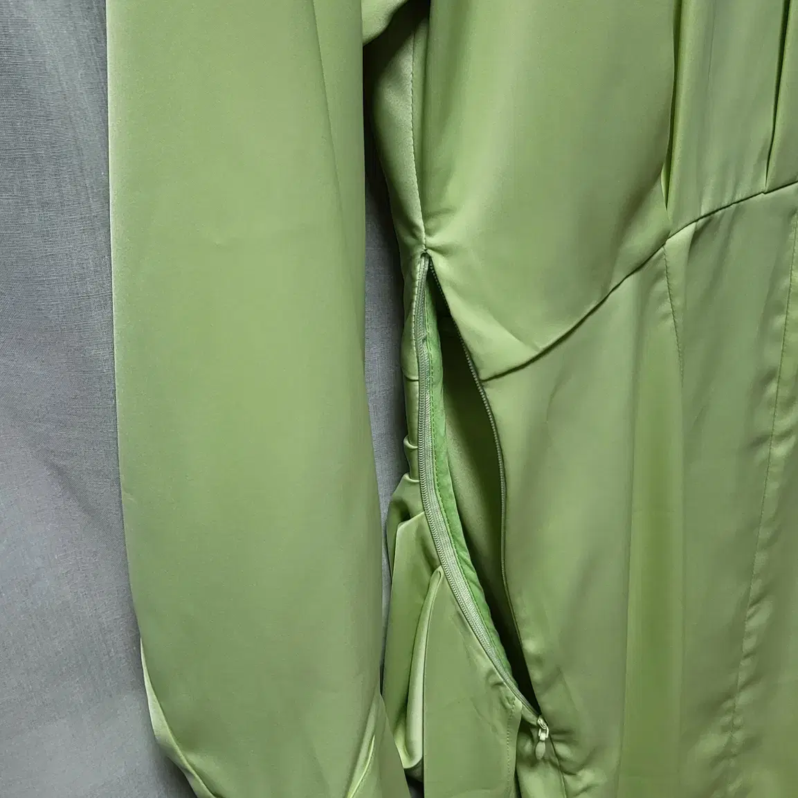 와이와이아이엠 silken green waist gather dress