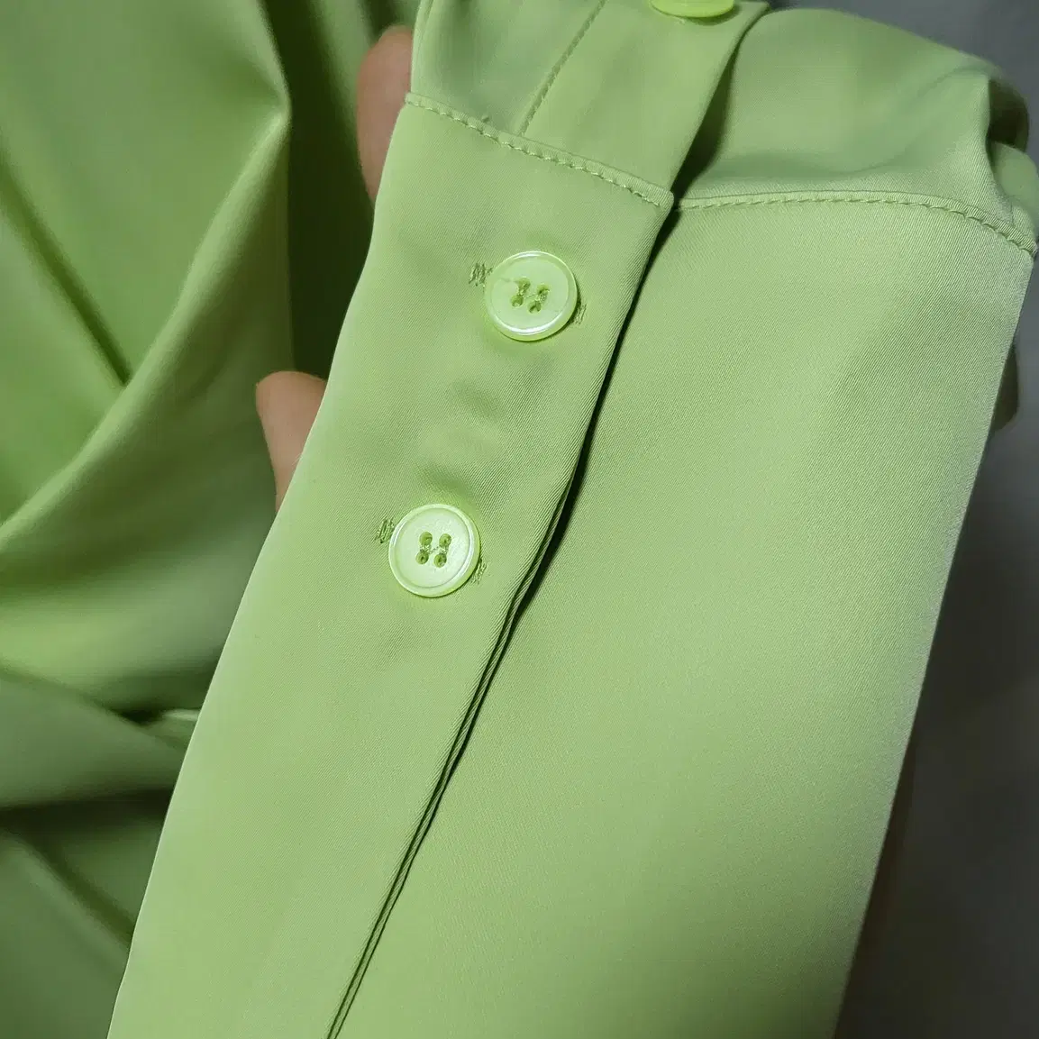 와이와이아이엠 silken green waist gather dress