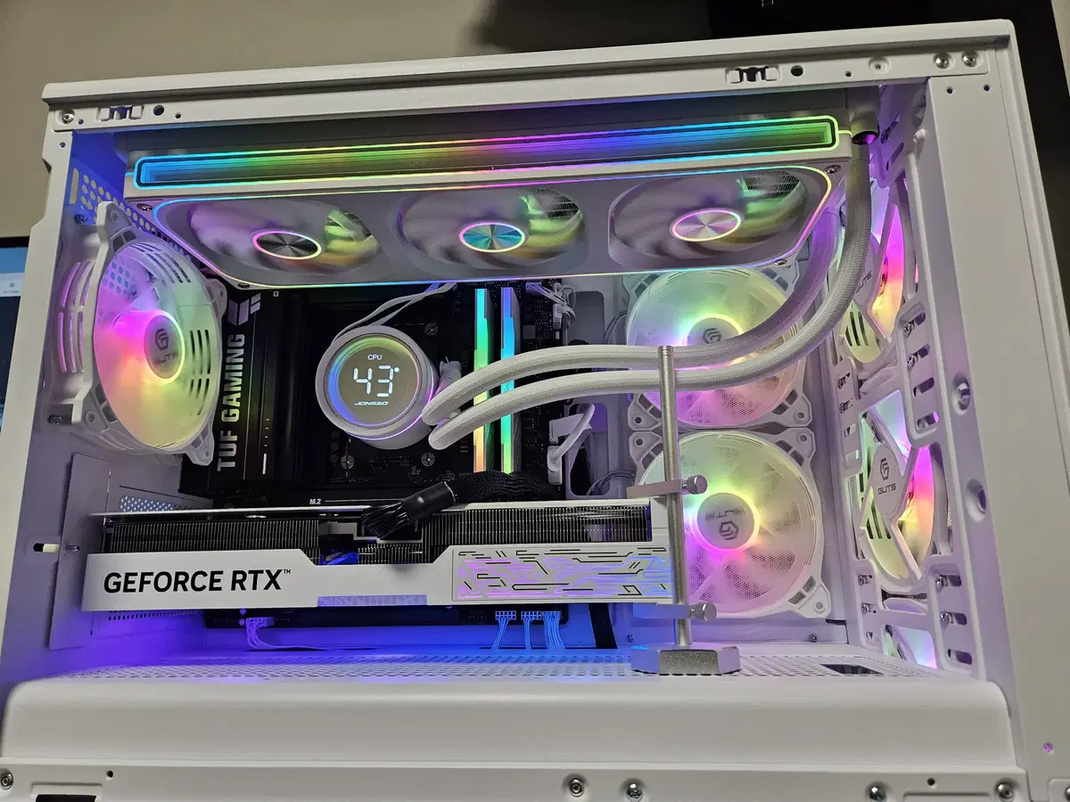 (신품) 9800x3d, b850m tuf, rtx5080 화이트 본체