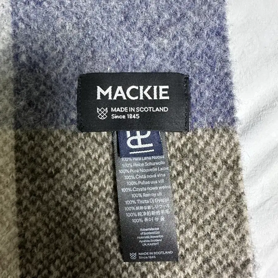 이스트로그 ELP X ROBERT MACKIE_GYLE SCARF