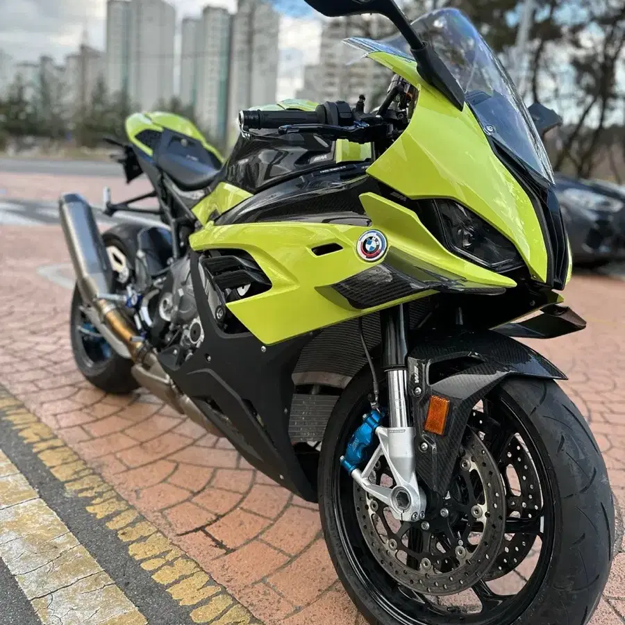 BMW M1000RR