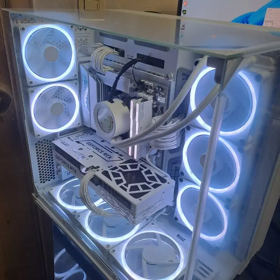 9800x3d rtx 5080 nzxt 리안리 화이트 컴퓨터