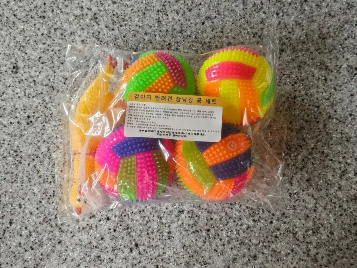 Set of 5 dog toys (with a squeaky sound and lights)