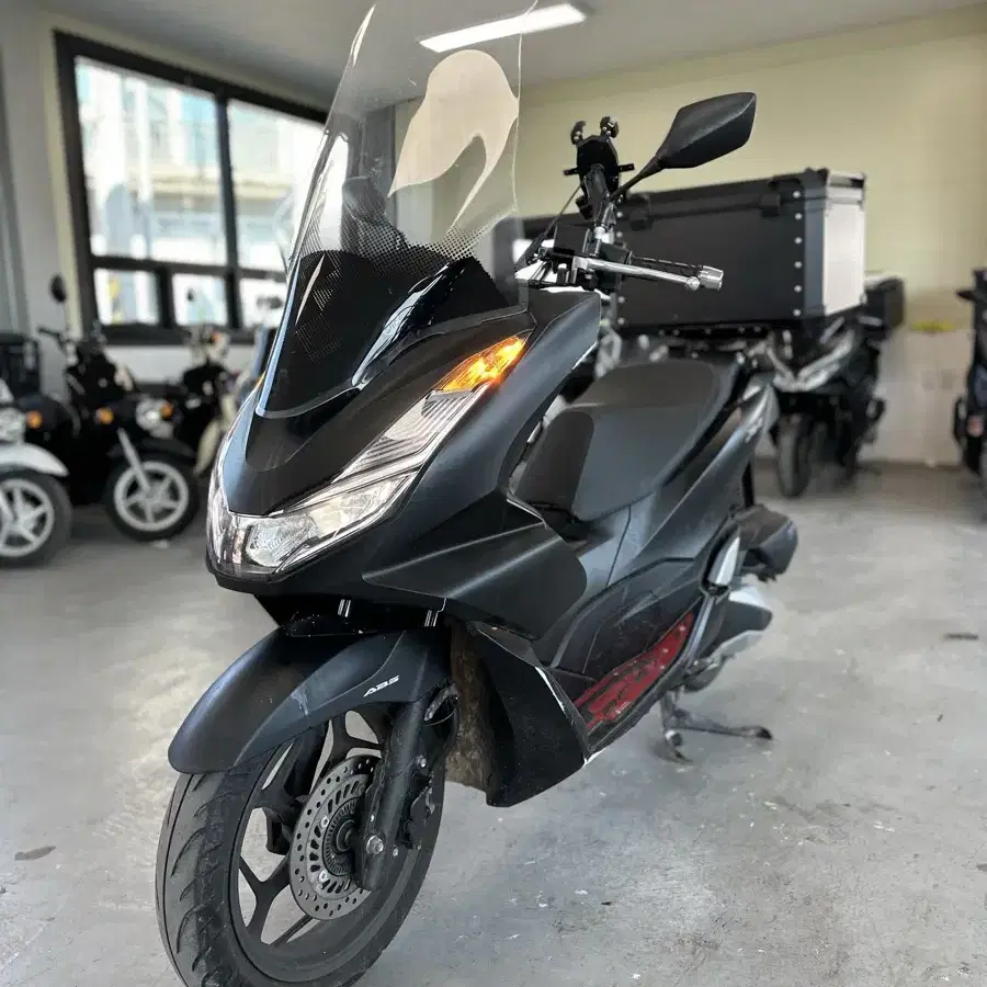 22년식 혼다 PCX125 ABS모델 1만Km 깔끔한 차량 판매합니다.