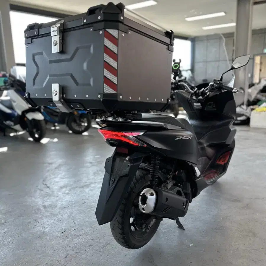 22년식 혼다 PCX125 ABS모델 1만Km 깔끔한 차량 판매합니다.