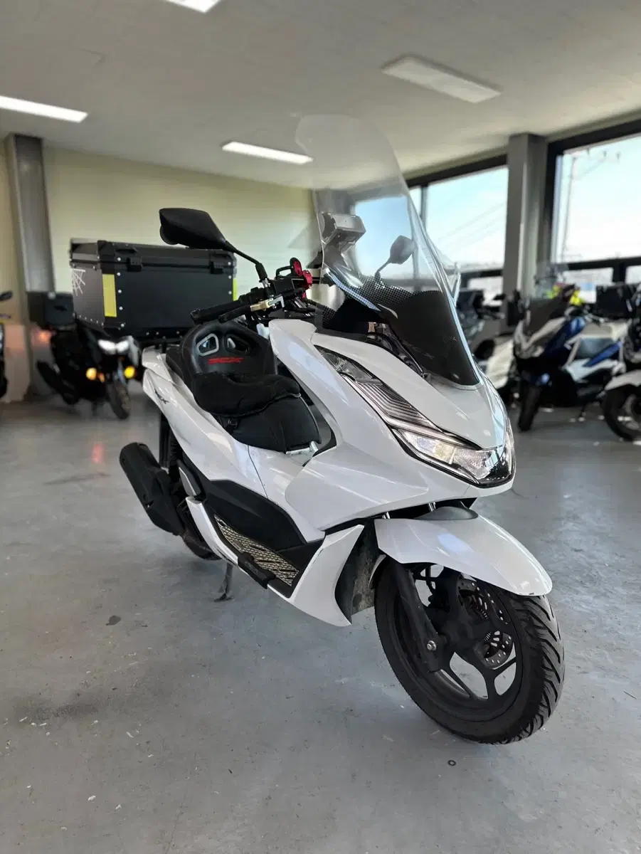 21년식 혼다 PCX125 ABS모델 6만Km 깔끔한 차량 판매합니다.