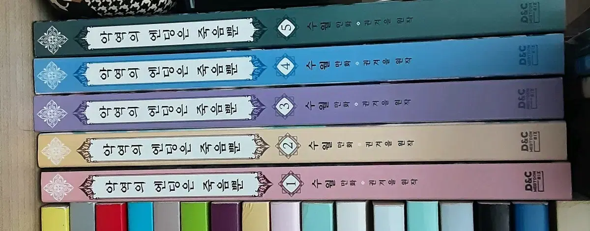 (Last price drop|Quick sale) The villain's ending is death only Volumes 1, 2, 3, 4, and 5