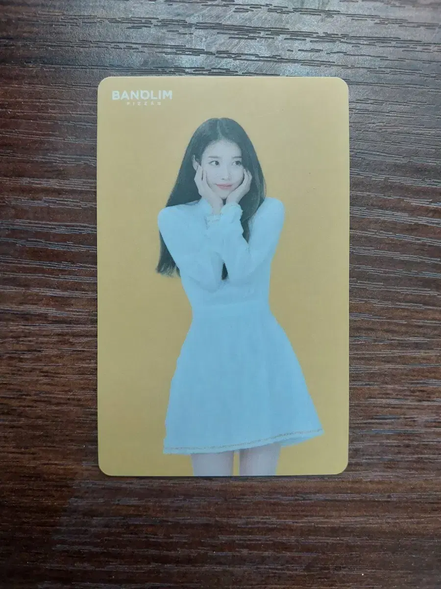 IU Round Pizza Shop Photocard