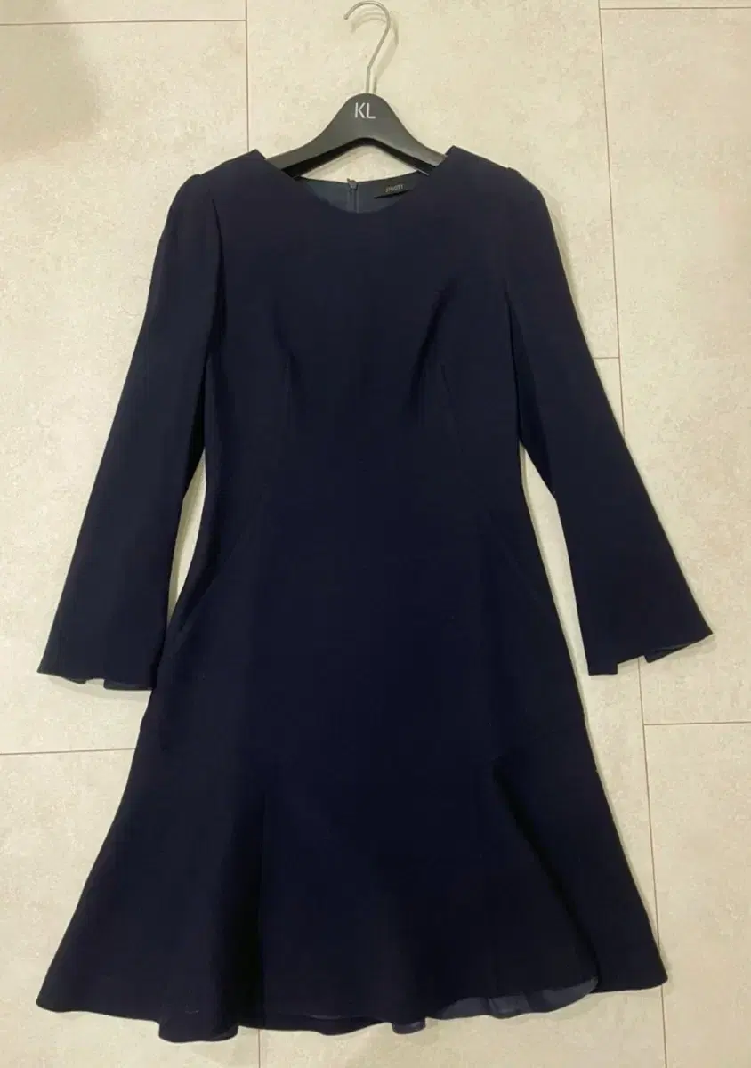 GEOGRAPHIC LOVELY ONE-PIECE