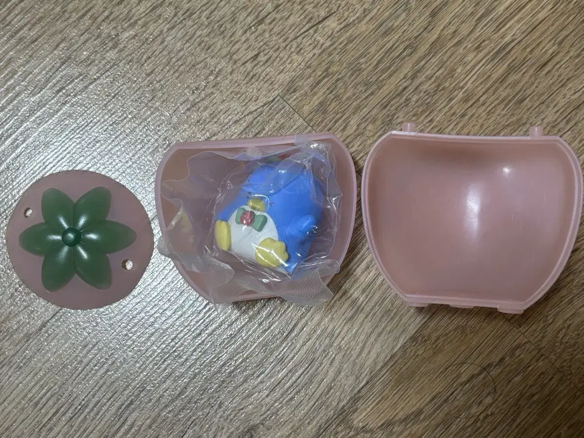 산리오 딸기프렌즈 딸기 가챠 턱시도샘 피규어