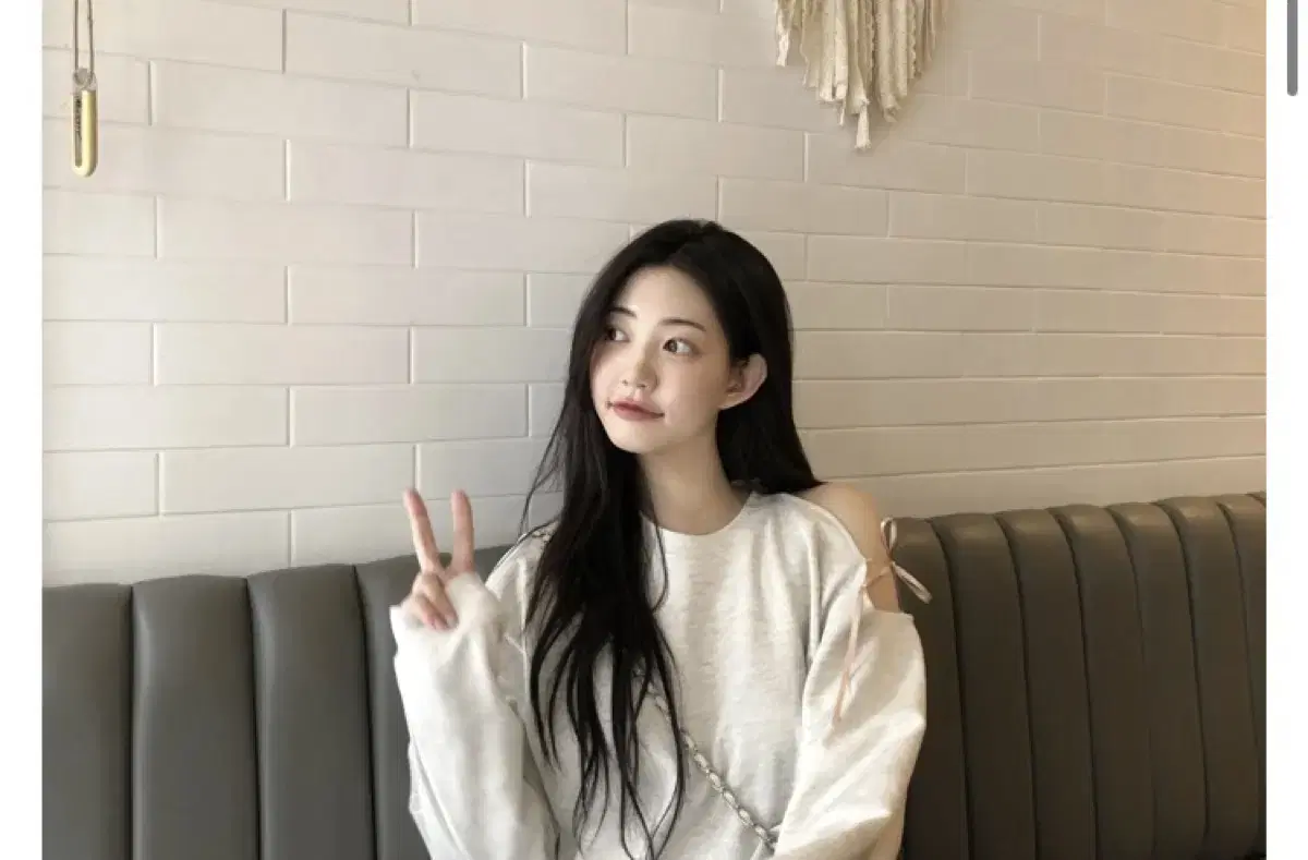 제니오 zaenio 리본포인트 오프숄더 오트밀