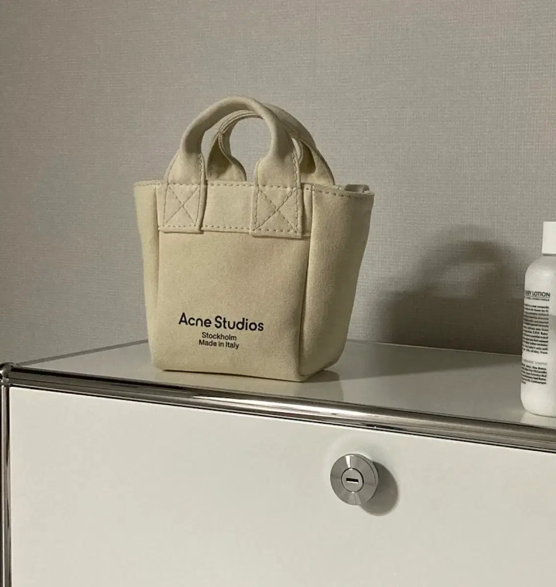 Acne Studios 미니 캔버스 토트백.