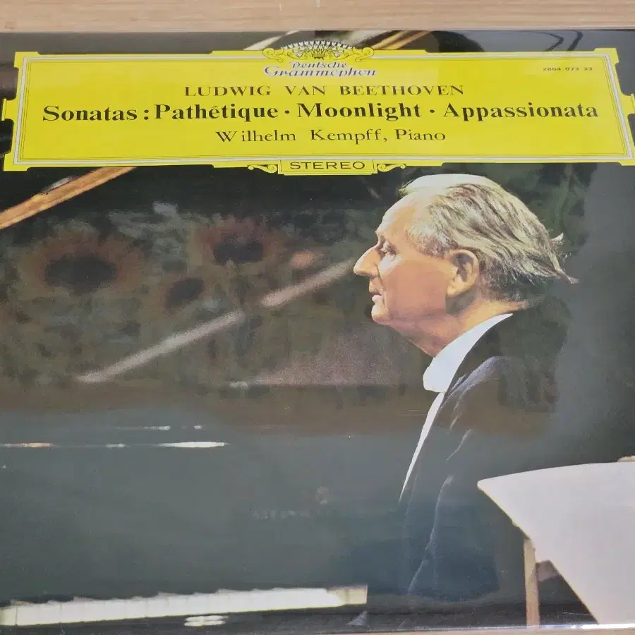 Beethoven: Sonatas: Pathetique. Moonligh