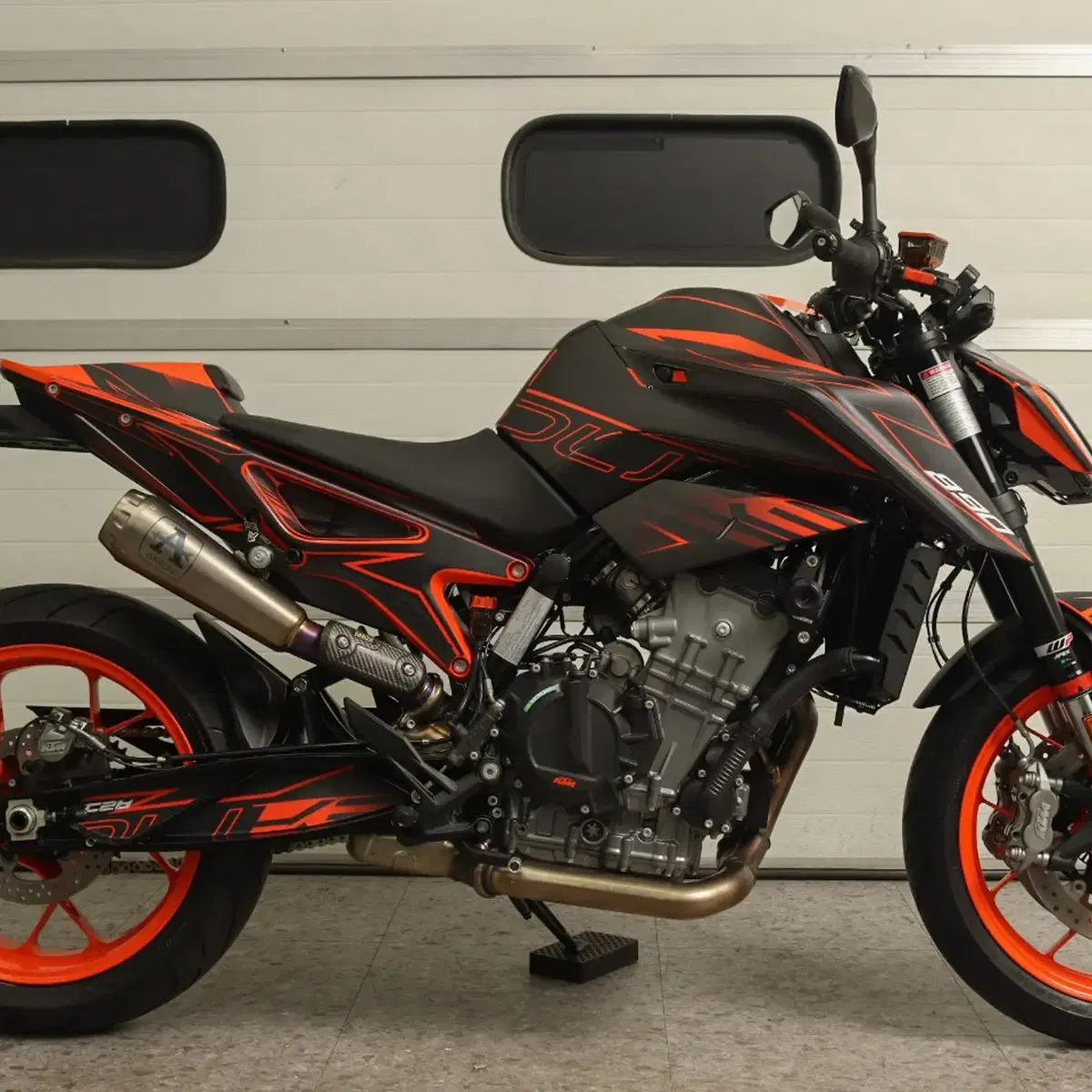 1인신조 22년식 KTM 890 듀크 GP 신차급 애로우머플러 판매/대차