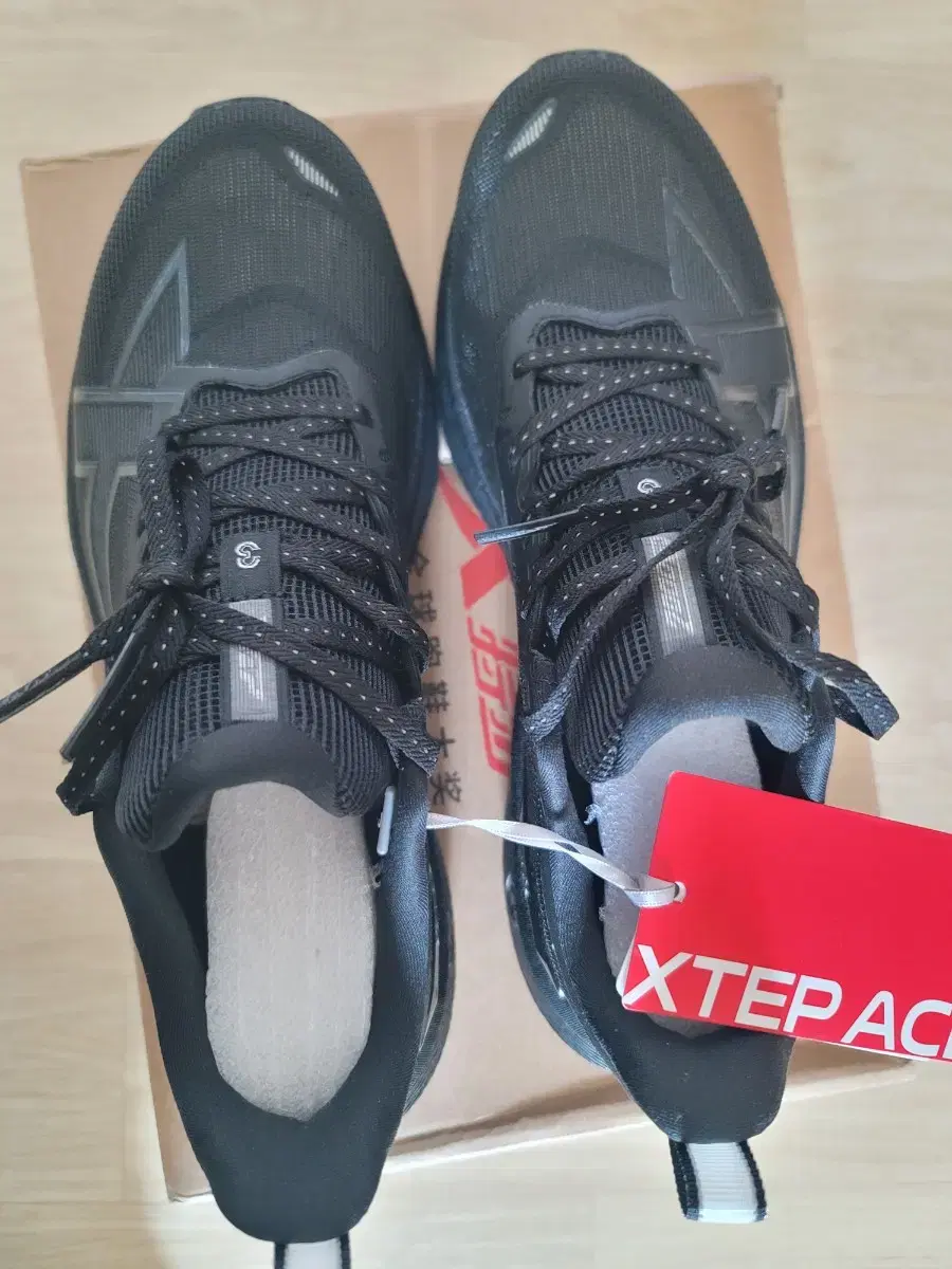Xtep 2000km 3.0 39사이즈(240) 새상품