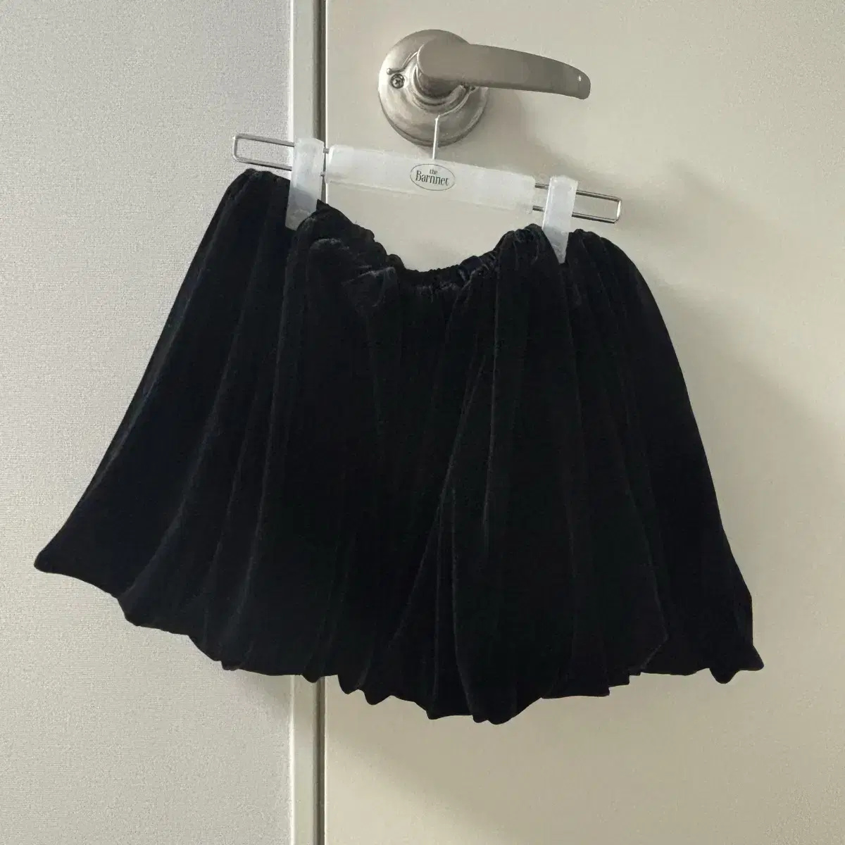 더바넷 Black Velvet Puffball Mini Skirt