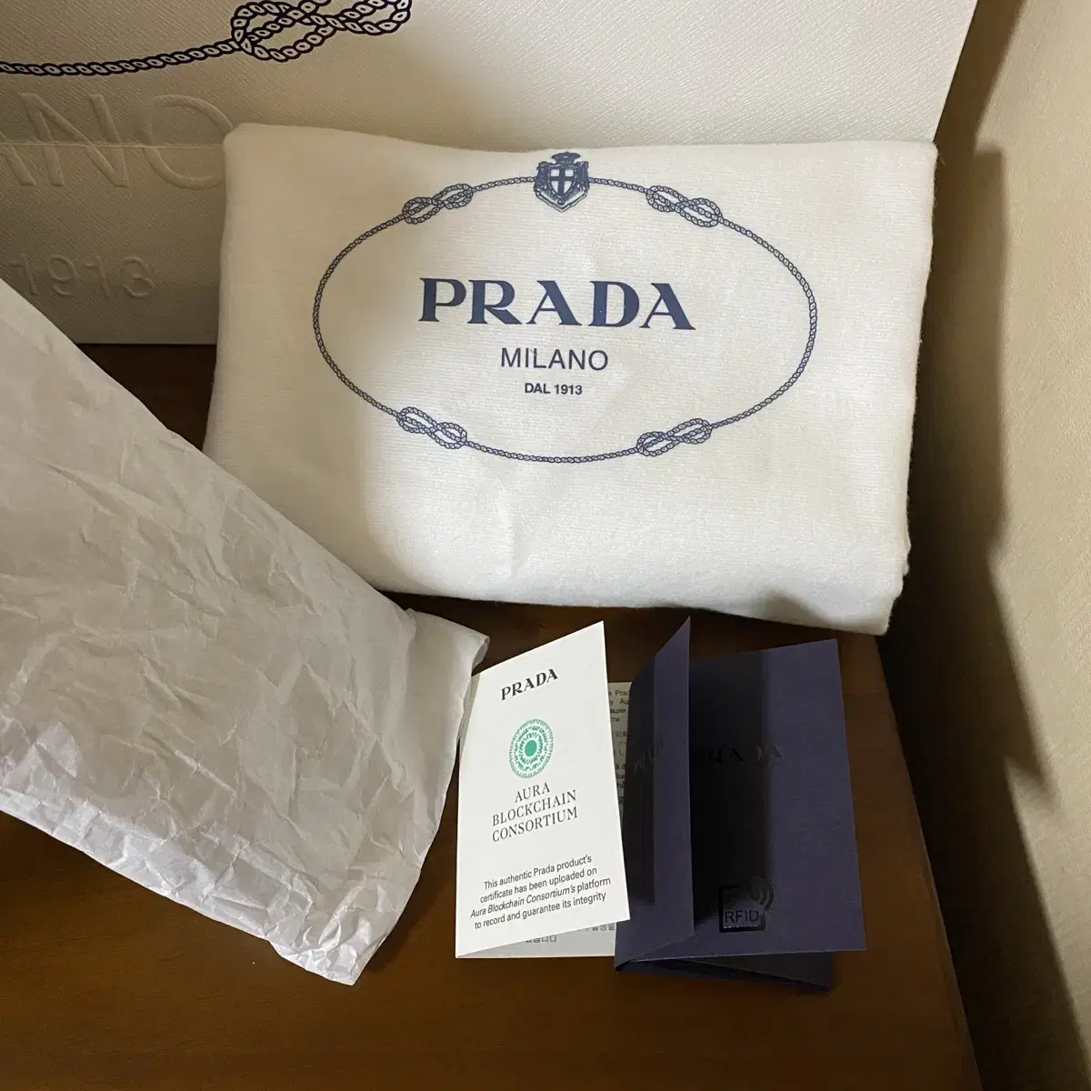 프라다 PRADA 파우치가 달린 미디엄 리나일론 백팩