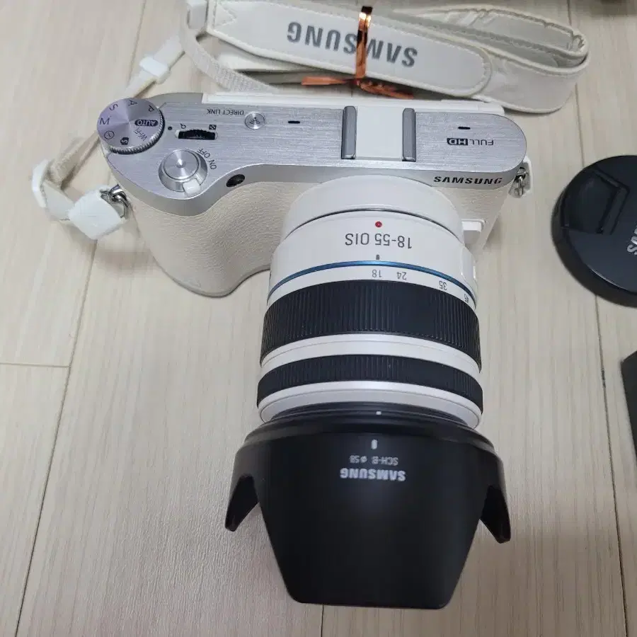 삼성 미러리스 카메라 NX300M 과 18-55 렌즈 세트