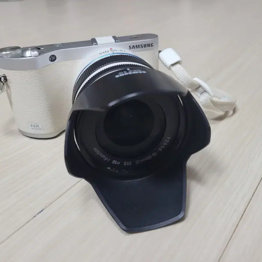 삼성 미러리스 카메라 NX300M 과 18-55 렌즈 세트