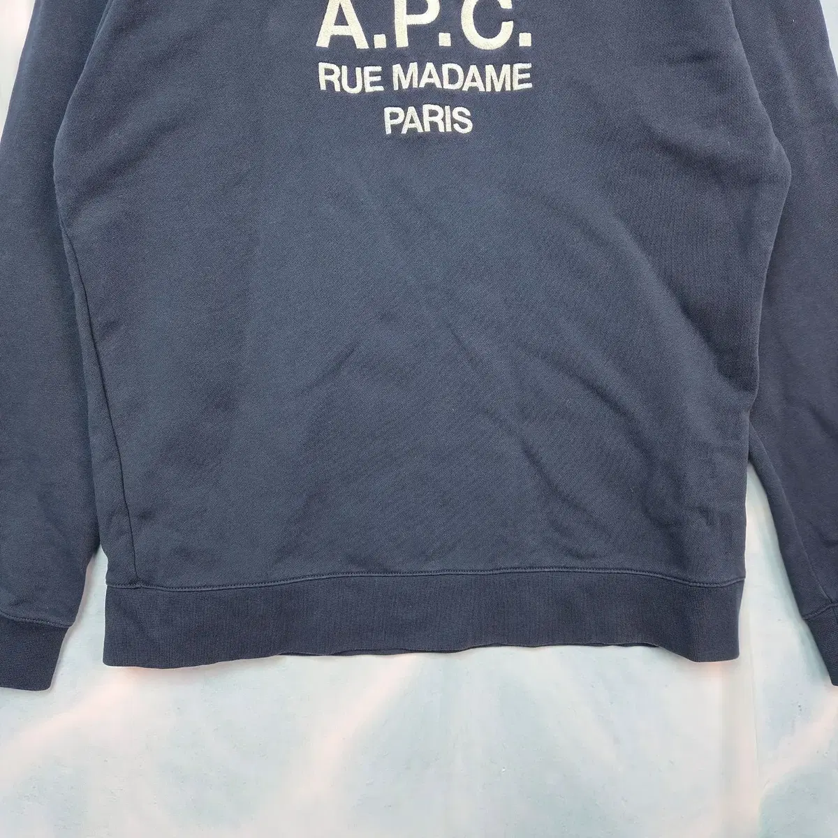 [L] APC 아페쎼 티나 로고 맨투맨