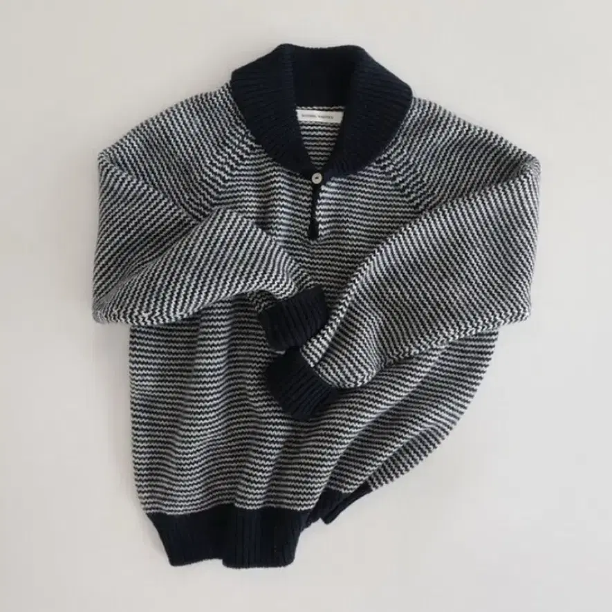 낫띵리튼 caron stripe jumper