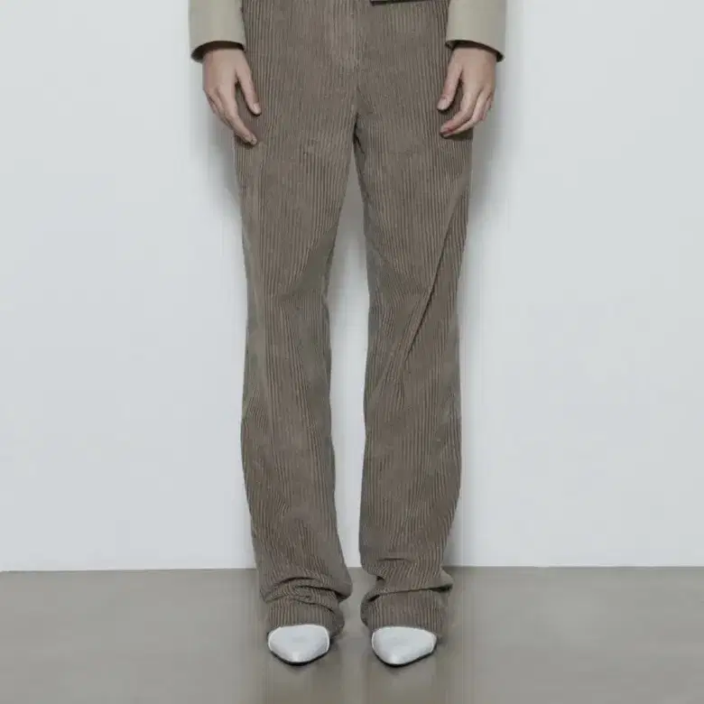 Three to eighty Corduroy Trousers 스몰