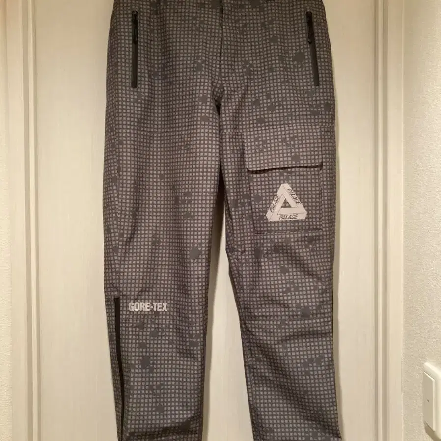 PALACE Gore-Tex THE DON PANTS.상태좋은 중고제품.