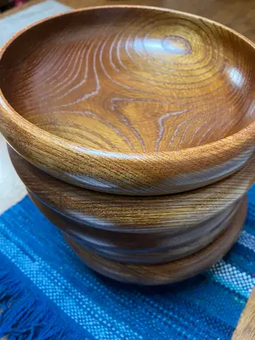나무로 만든 그릇 5개
