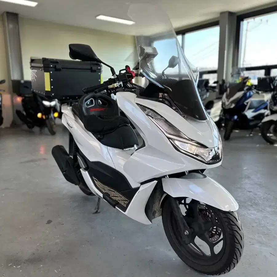 21년식 혼다 PCX125 ABS모델 6만Km 깔끔한 차량 판매합니다.