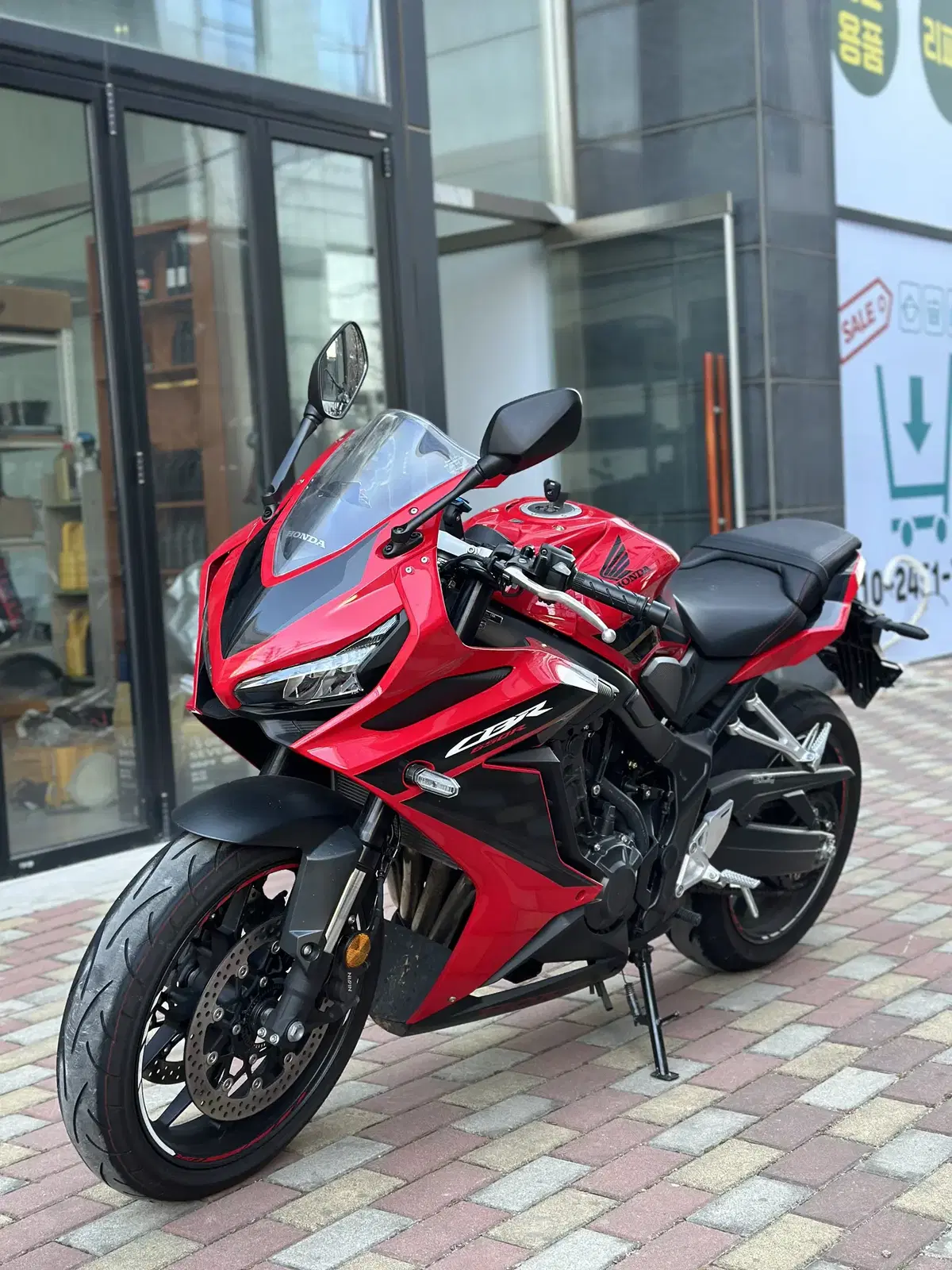 혼다 CBR650R 2023년식 신차급 판매합니다.