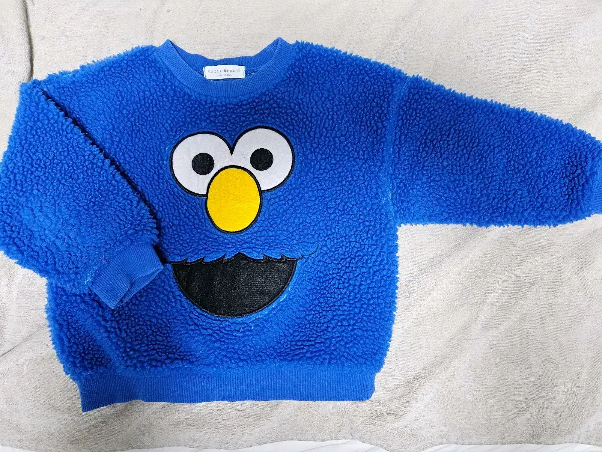 Daily Bebe Sesame Street Poodle Eye Man-to-man