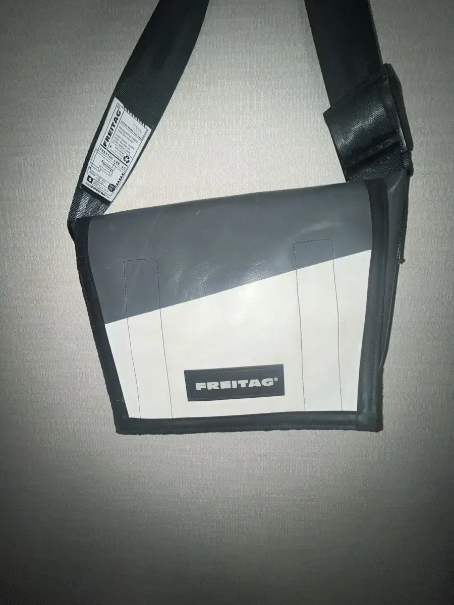 프라이탁 라씨 (흰 그레이)