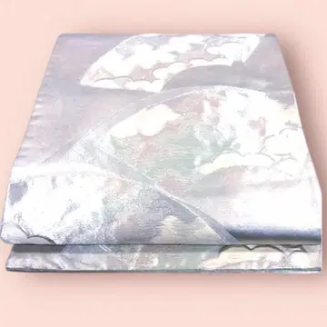 후쿠로 오비 무늬가 겹쳐진 구름 문양 은실 일품 육통 무늬