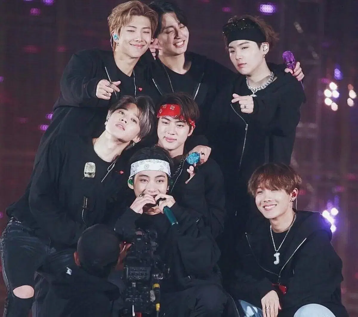 하이브 인사이트 전시 정국 마이크 뱃지 전시회 방탄