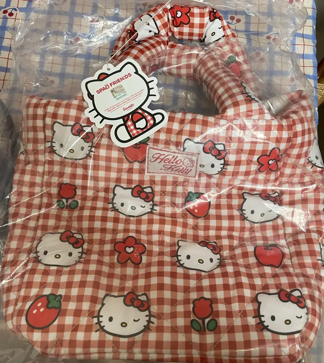 스파오 헬로키티 구름백